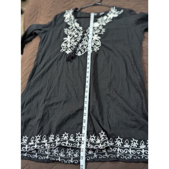 Black cotton peasant style tunic/top w/white floral embroidery by Raviya size XL - Picture 6 of 8